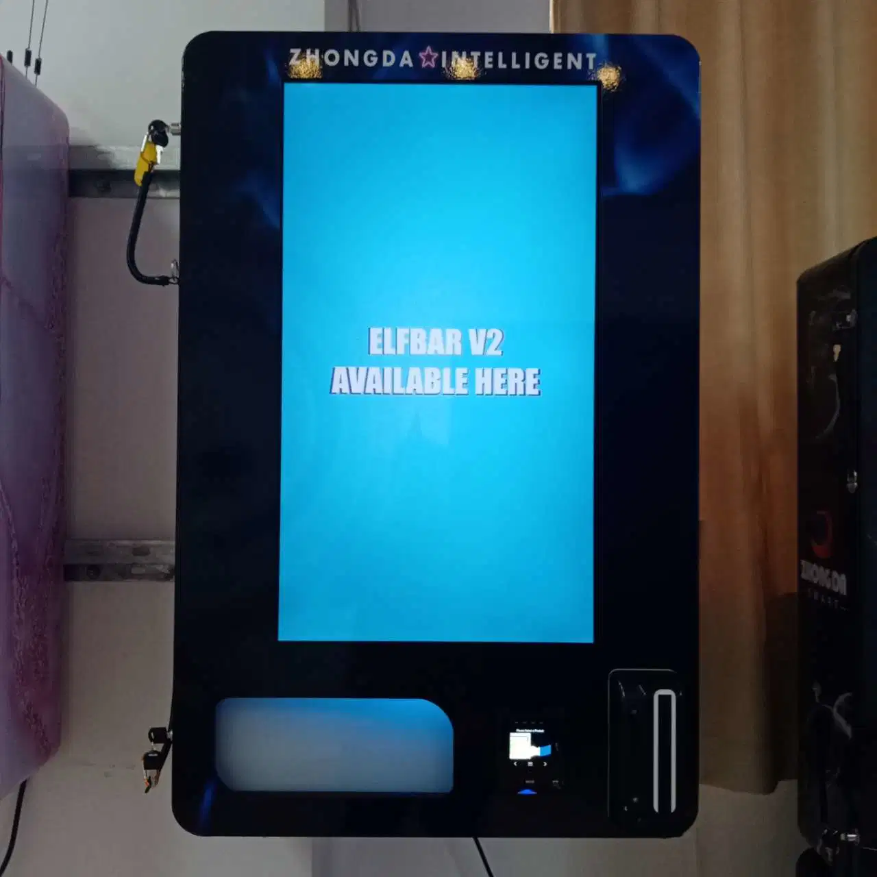 32 Inch Touch Screen Digital Mini Wall-Mounted Vending Machine