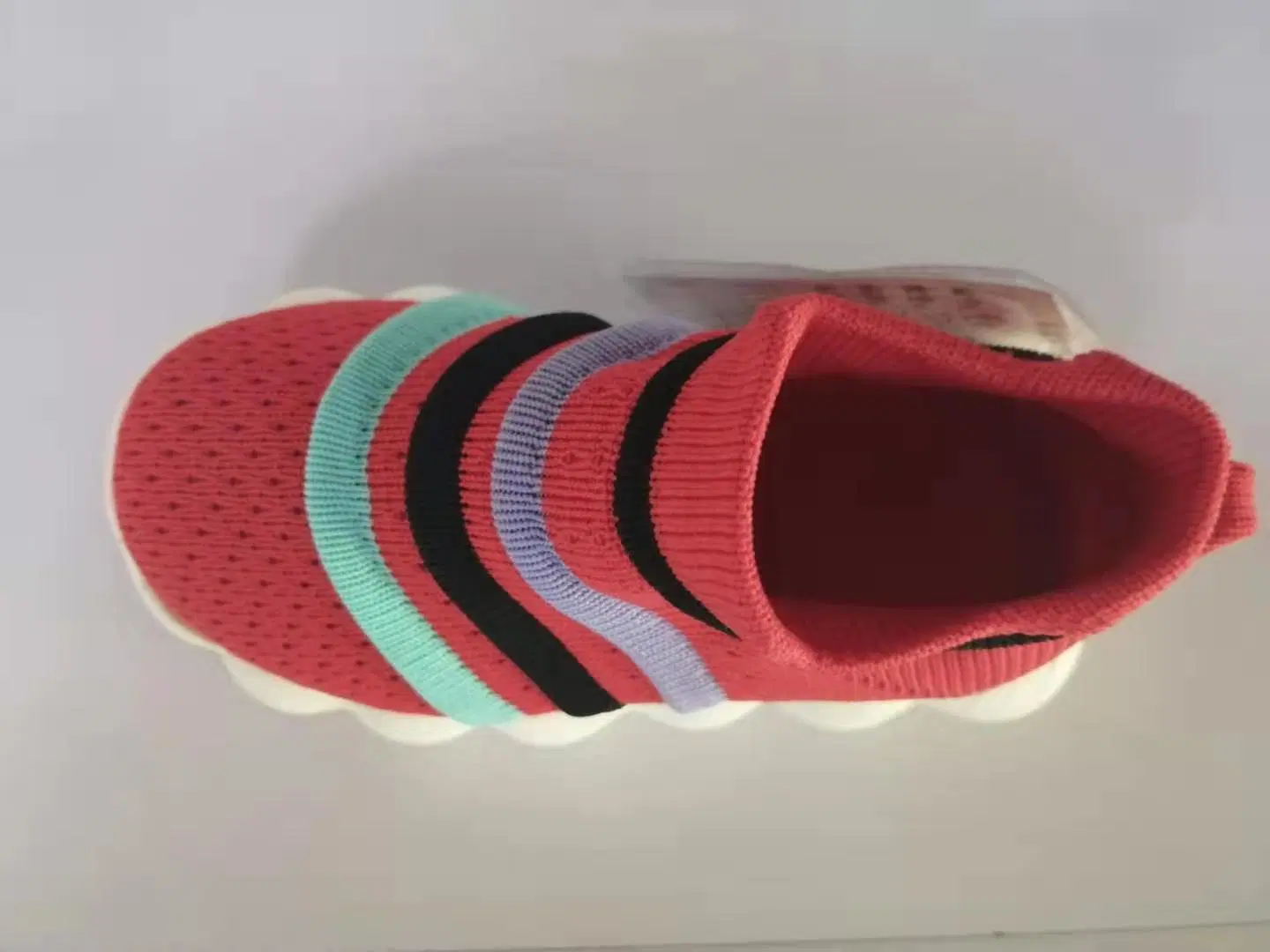 Los niños Zapatos de tejido de color rojo con líneas de coloridos zapatos de bebé niña