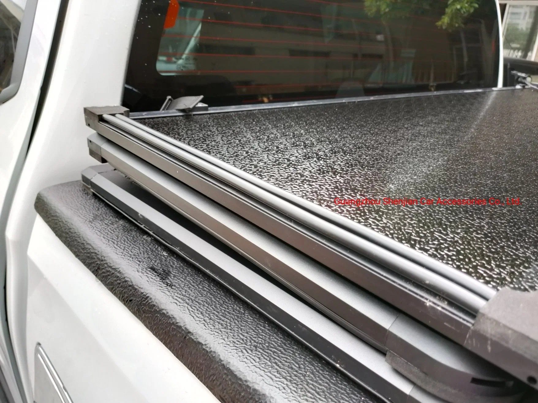 Factory Wholesale Roll up Retractable Folding Cover Hard Tri-Fold Tonneau Cover for Toyota Hilux Vigo Dmax Bt50 Ranger T6 T7 T8 F150