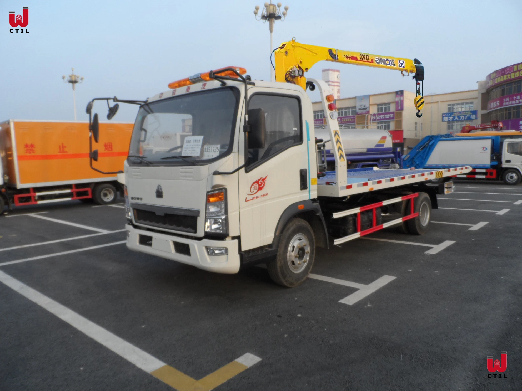 Sinotruk HOWO 8ton Truck-Mounted grúa con brazo plegable