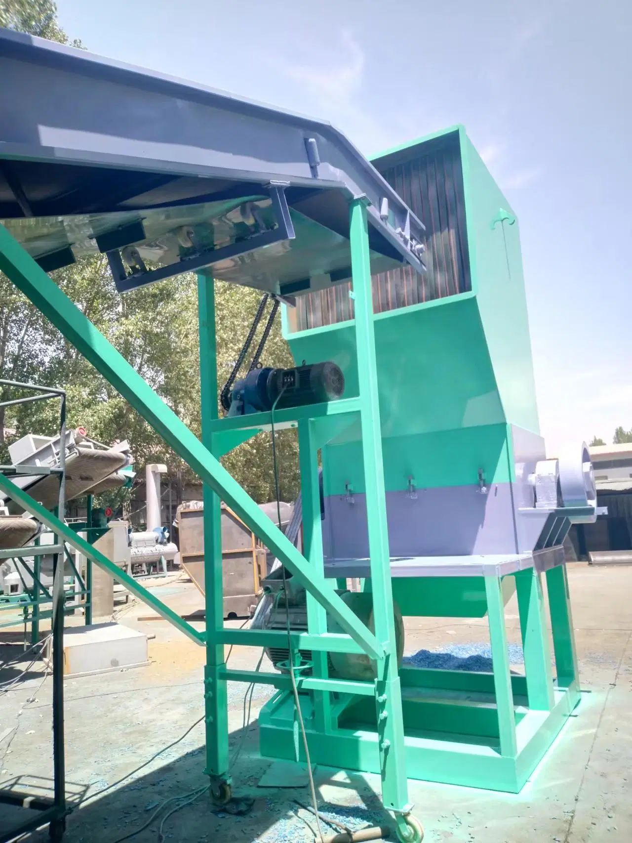 Powerful Waste Hard Plastic Crusher Machine Recycling PP HDPE Blue Drum Bucket Basket Milk Bottles Crushing Machine