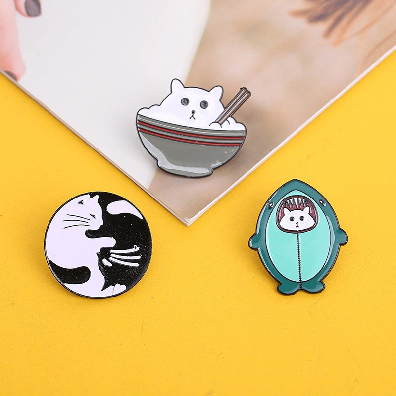 Wholesale/Supplier Custom Logo Cartoon Animals Cute Little Bowl Space Round Yin and Yang Cat Accessories Gifts Alloy Metal Hard Soft Brooch Enamel Badge Lapel Pin