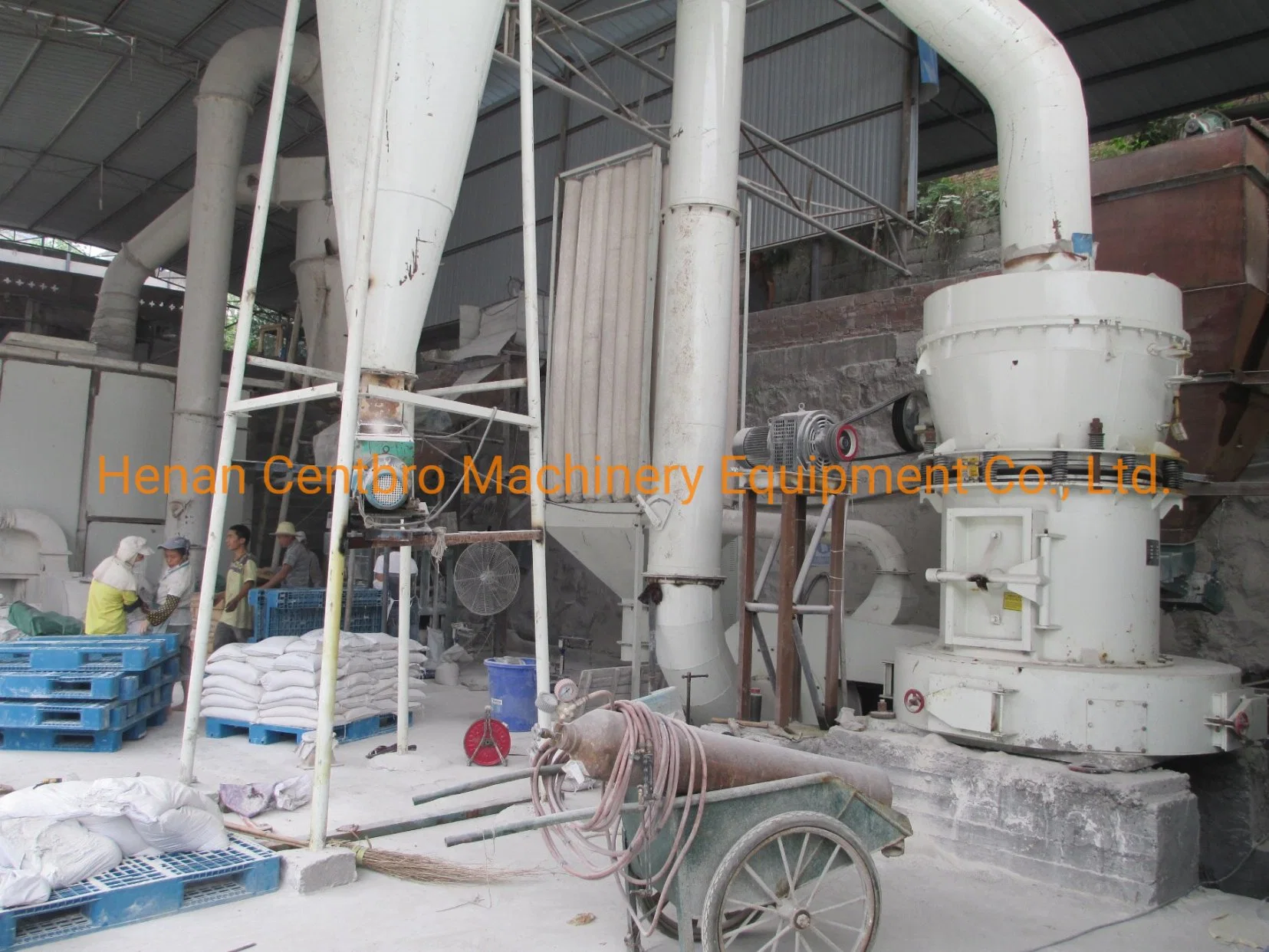 Energy Saving 5 Rollers Grinding Mill for Bentonite/Silver/Copper//Andesite Stone/Aggregate/Glass From China Manufacturer