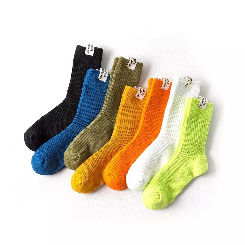 Calcetines de color puro Moda Color claro Terry calcetines deportivos con Etiquetas personalizadas para hombres