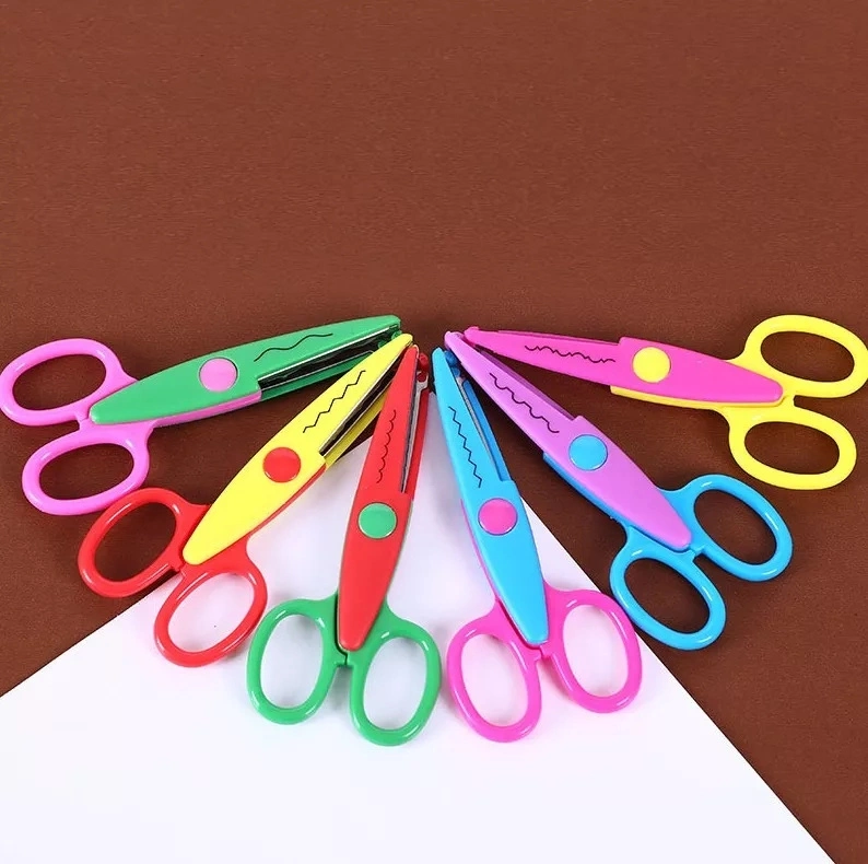 6 Styles Wholesale/Supplier Plastic Kids Design Safety Craft Scissors Decorative Edge Wave Edge Cutting Zigzag Scissors