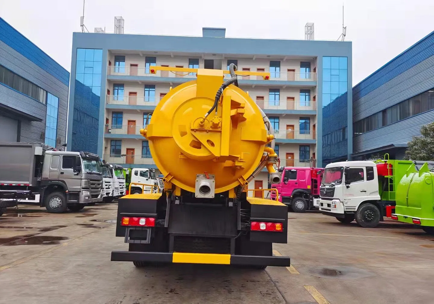 Shacman L3000 Vacuum Sewage Cleaning Tanker Fecal Sludge Suction Jetting Truck