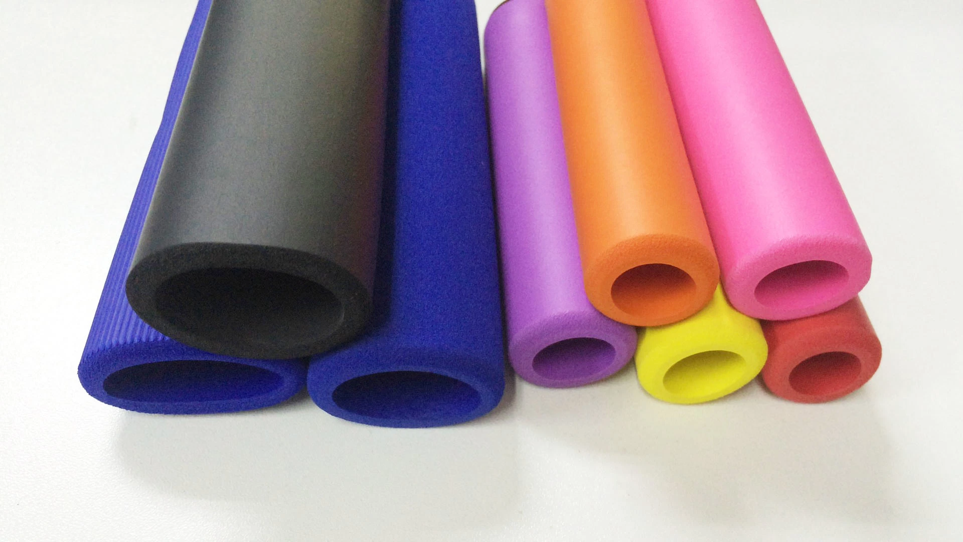 Waterproof Silicon Foam Insulation EPDM NBR Extrusion Foamed Hose Rubber Extrusion Hand Grip