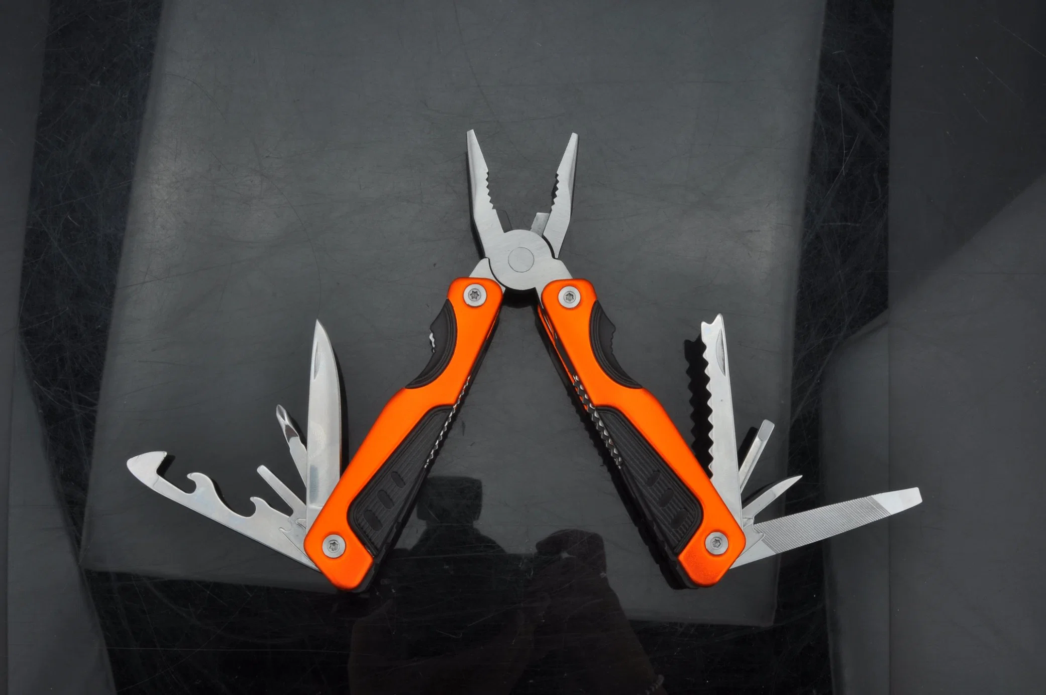 10-in-1 Multi-Tool mit Nylonummantelung