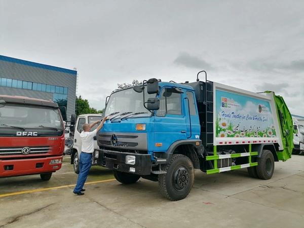 Dongfeng Compactador de basura de la cargadora trasera camiones de eliminación de basura