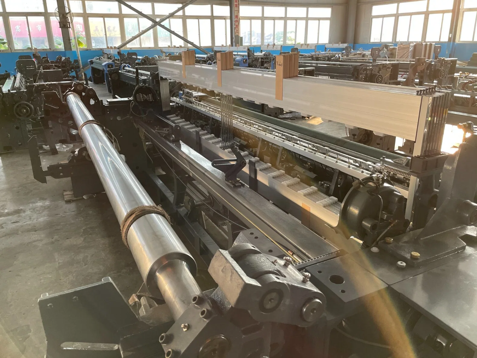 9000 Series High Efficiency Air Jet Loom