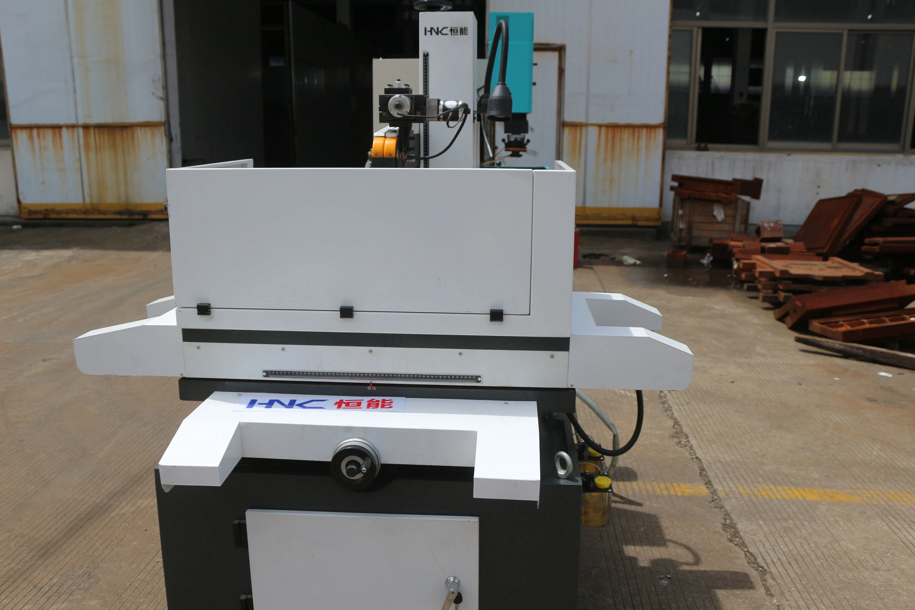 Medium Speed CNC Wire Cutting EDM Machine