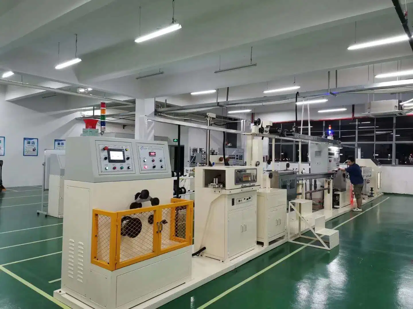 PLC Automatic Plastic Wire and Cable Extrusion Machine