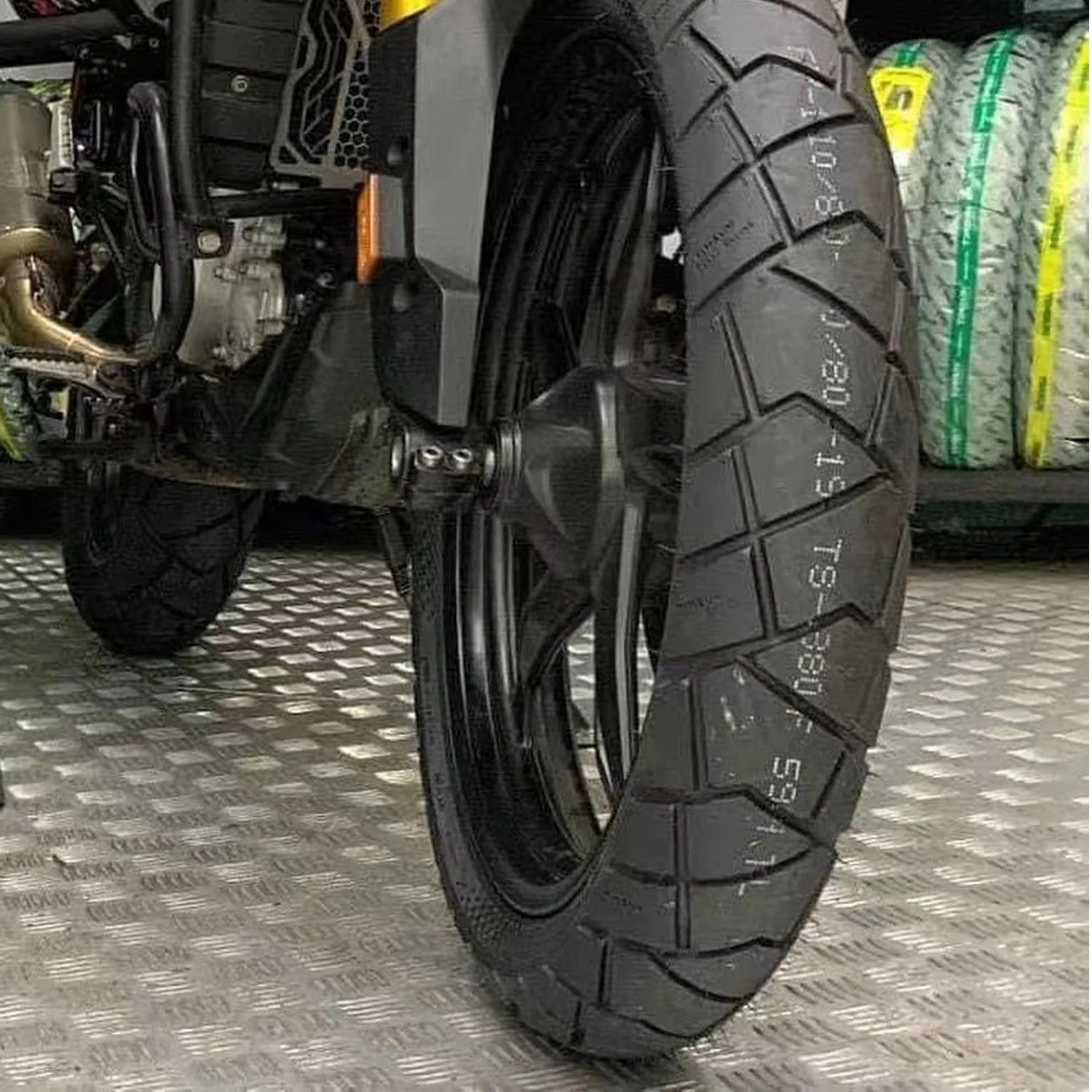 Pneu de aventura todo-o-terreno para utilização intensiva pneu de motociclo TS-880F 120/80-16 110/70-17