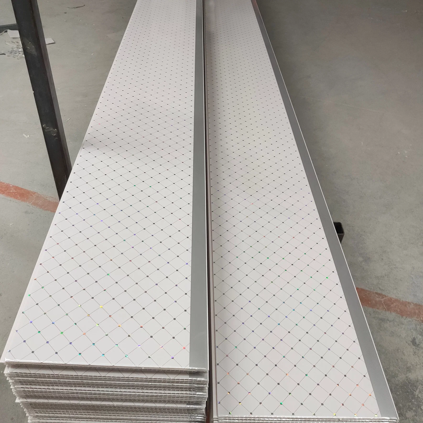 300*6mm Hot Stamping Panel del techo de PVC paneles de plástico de PVC de plafon de materiales de construcción