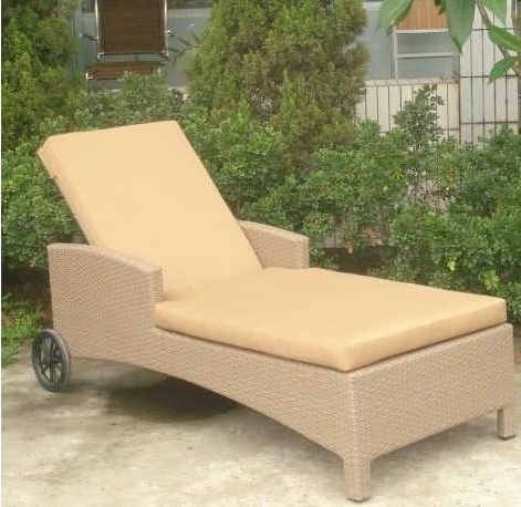 Waterproof Plastic Outdoor swimming Pool Folding Chaise Lounge Aluminum Frame Recliner Bed Garden Rattan Beach Leisure Lounge Chair with Wheels