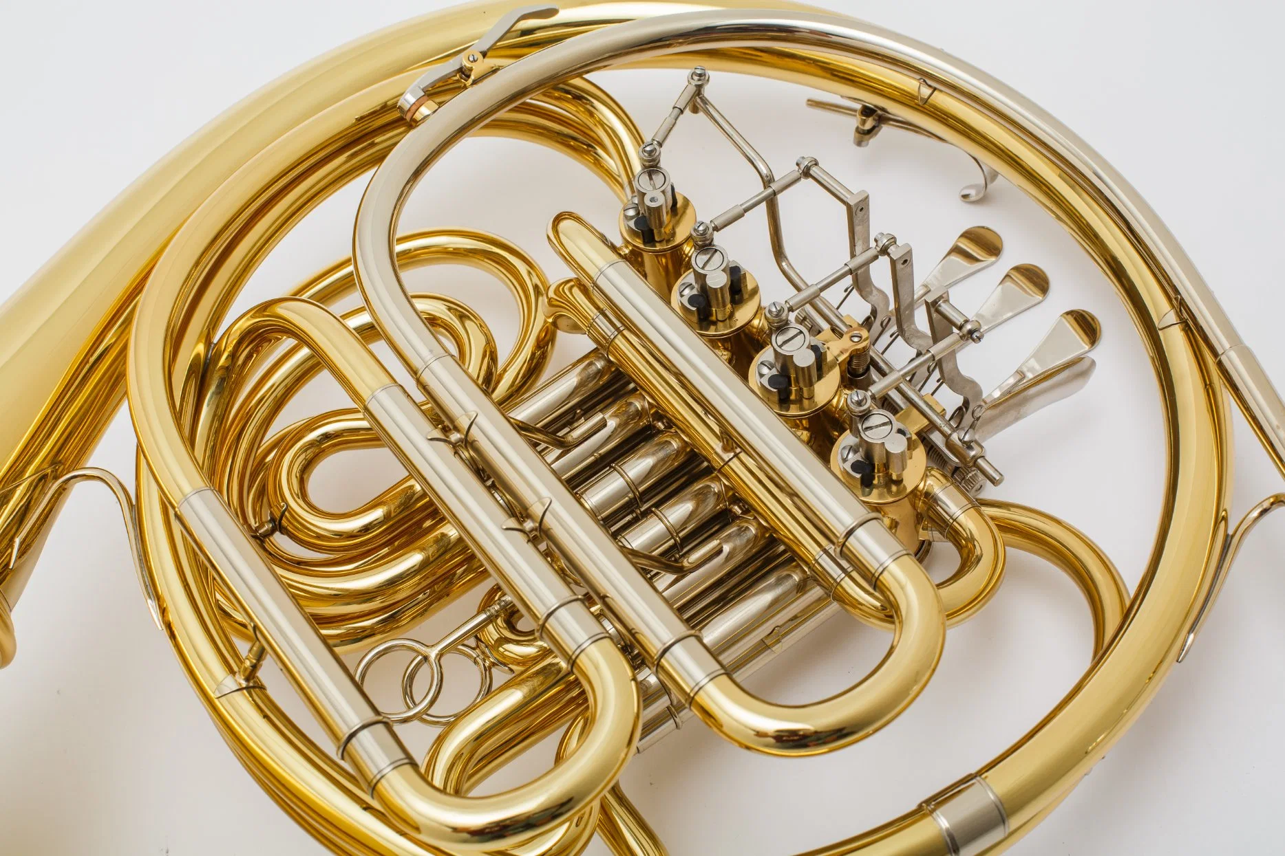 Un double FRENCH HORN Corps en laiton doré comme YAMAHA