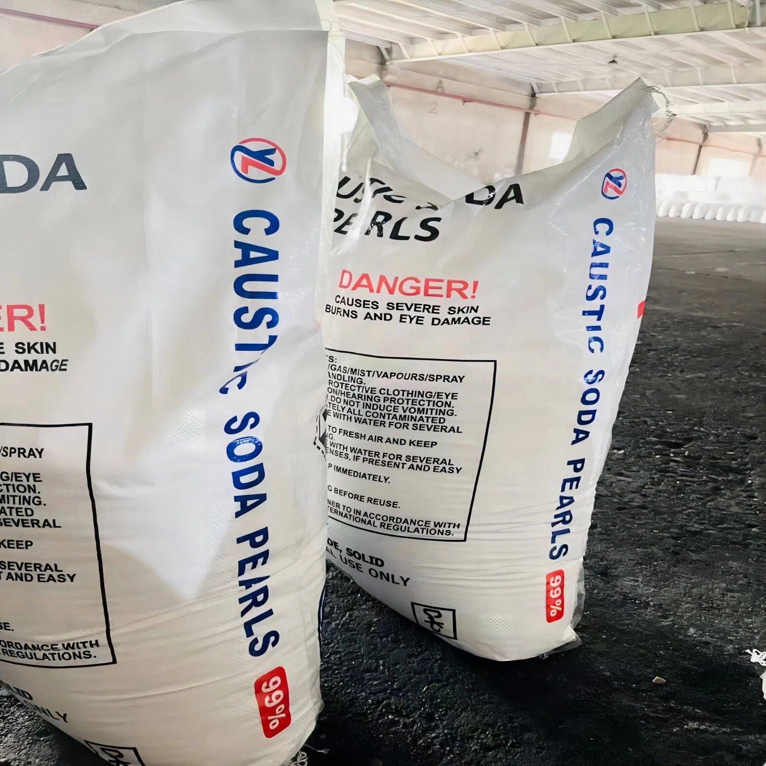 Высококачественный раствор флейка/жемчуга C Austic Soda Hydroxide натрия (NAOH)