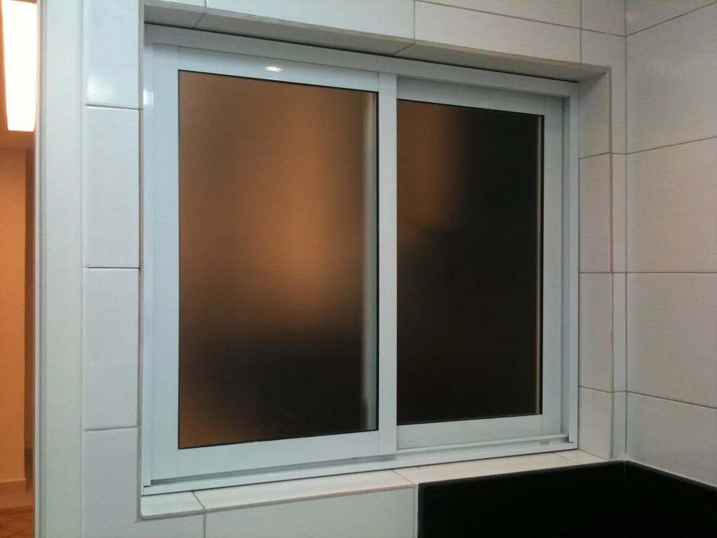 Estilos de giro de inclinación fija colgado Color personalizado Cristal opcional de Laminado templado sonido resistente al calor vidrio Casement deslizante aluminio plegable Ventana