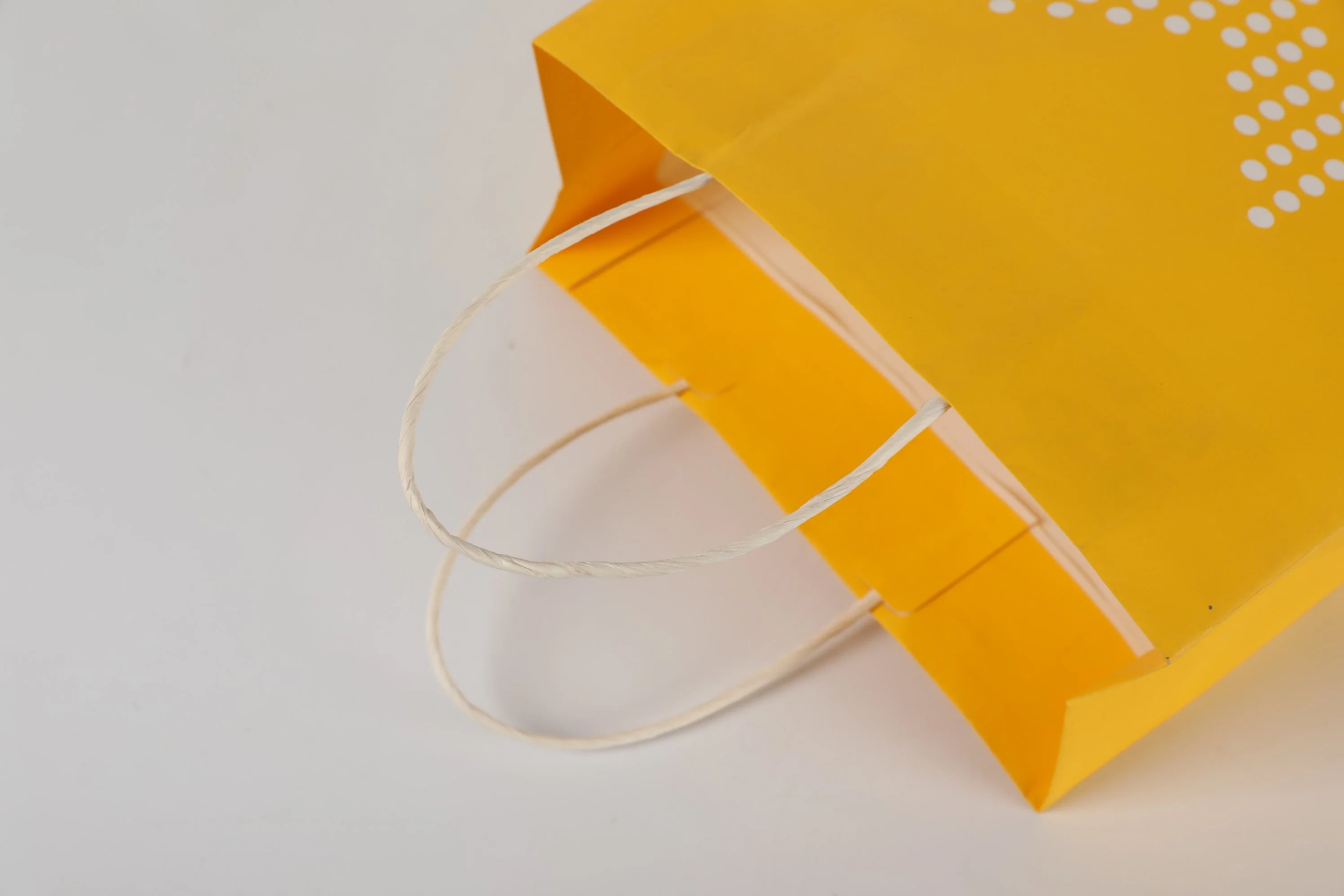 Le papier kraft Shopping Sac pour ranger ses vêtements et vêtements/don