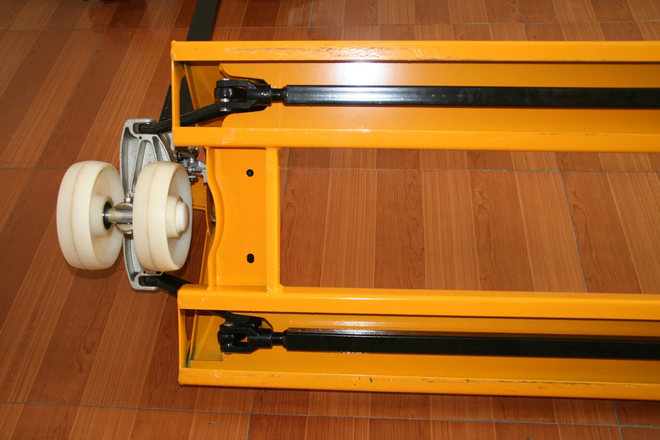 Economic 2 Ton Capacity Manual Pallet Truck From Chinese Supplier