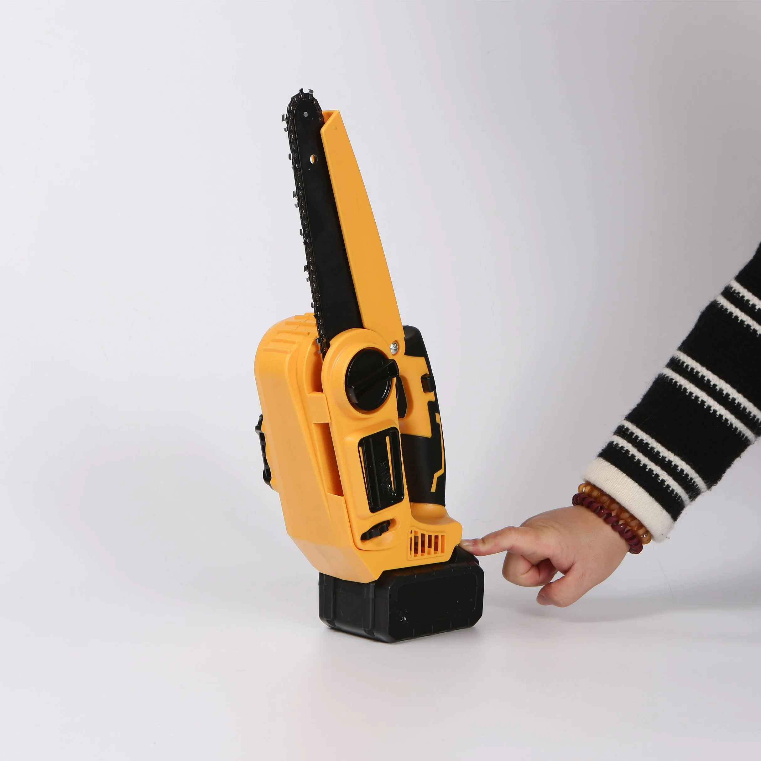 Chainsaw eléctrico sin escobillas de 8 pulg. Para corte de ramificación