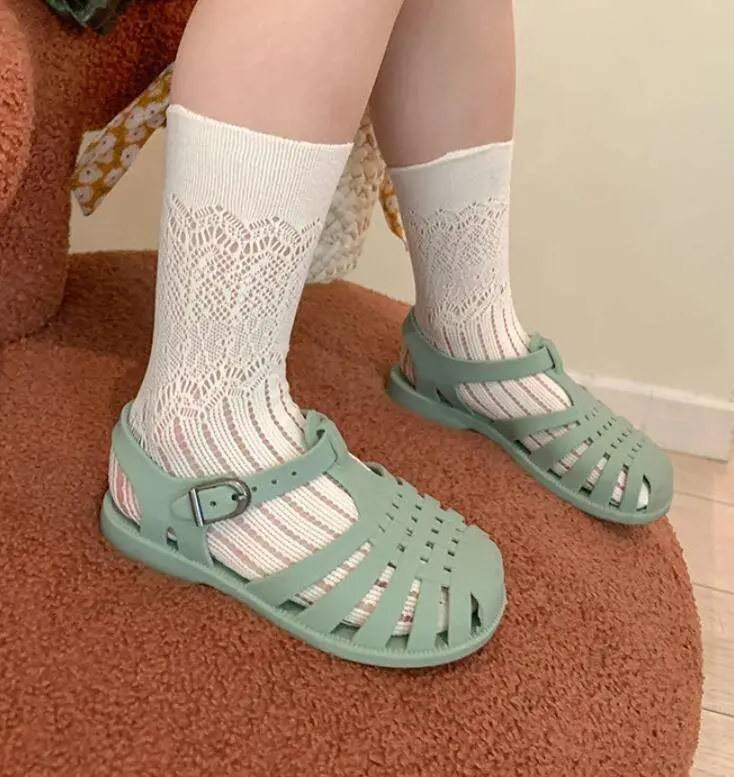 2023 nouvelles sandales en caoutchouc plates sans lacets pour très petite fille en TPU Sandalia – Chaussures en gelée à bas doux pour bébé enfant