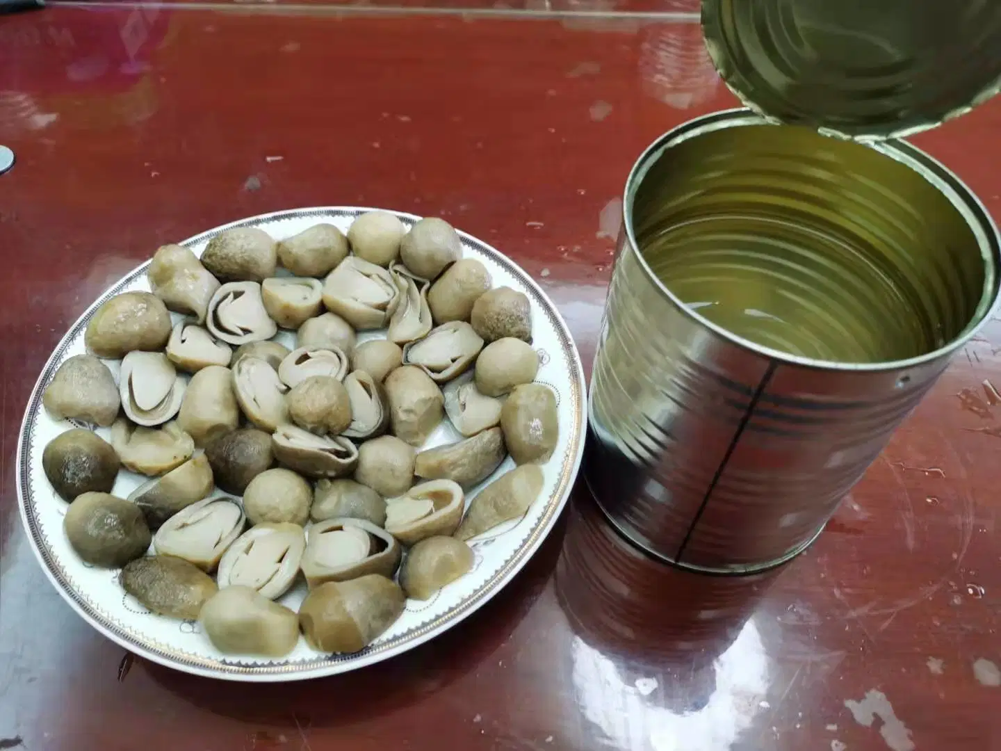 Canned Straw Mushroom Unpeeled in Half