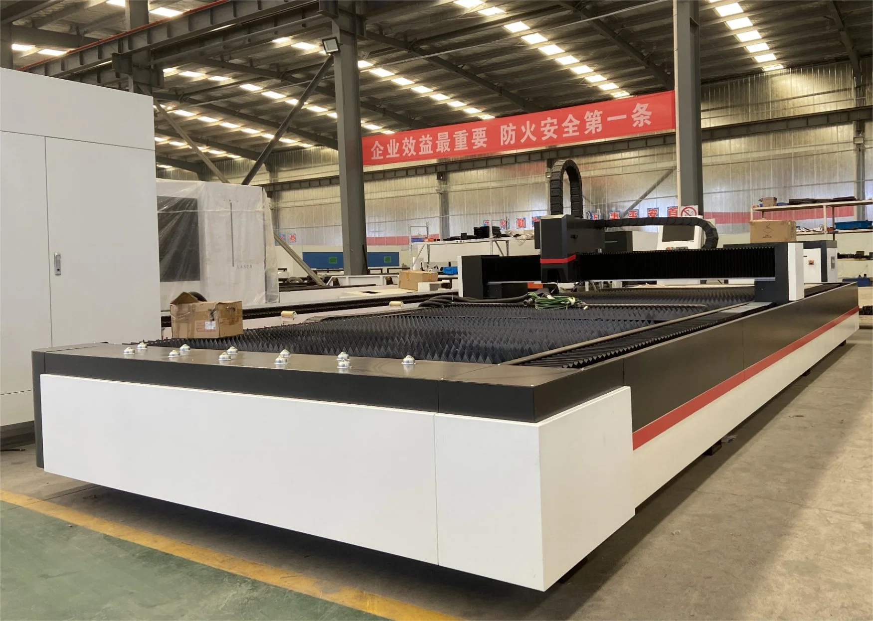 Fiber Laser Cutting Machine 6kw/12kw/20kw/30kw CNC Machinery Equipment Price Laser Cutting Machine Metal Cutting Ss/CS/Aluminum/Brass Fiber CNC Metal