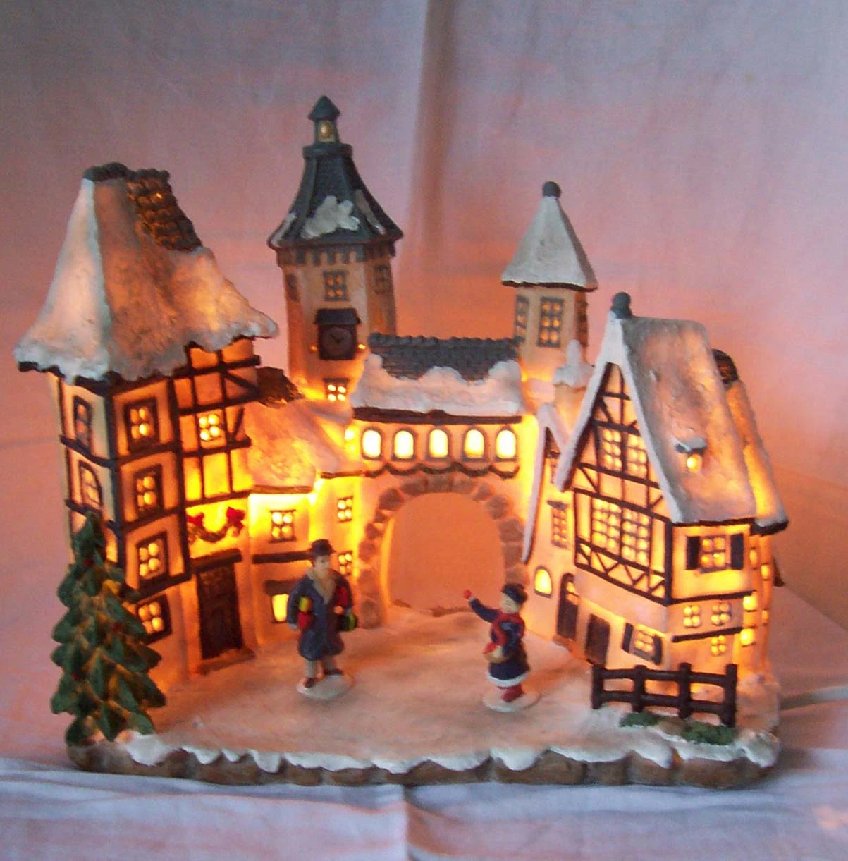 OEM Factory Customized Christmas House Gift Lighted Resin Christmas House Craft Tiny Little Small Mini Polyresin Light House Manufacturer in China