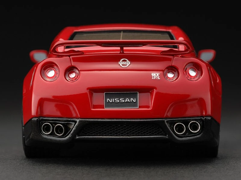 Nissan GT-R (R35) rojo vibrante modelo de fundición de resina 1/43