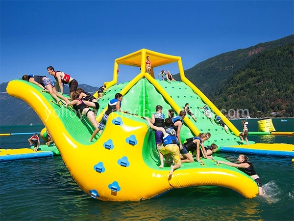 El Aquapark de adultos Diapositiva Parque Acuático hinchable flotantes