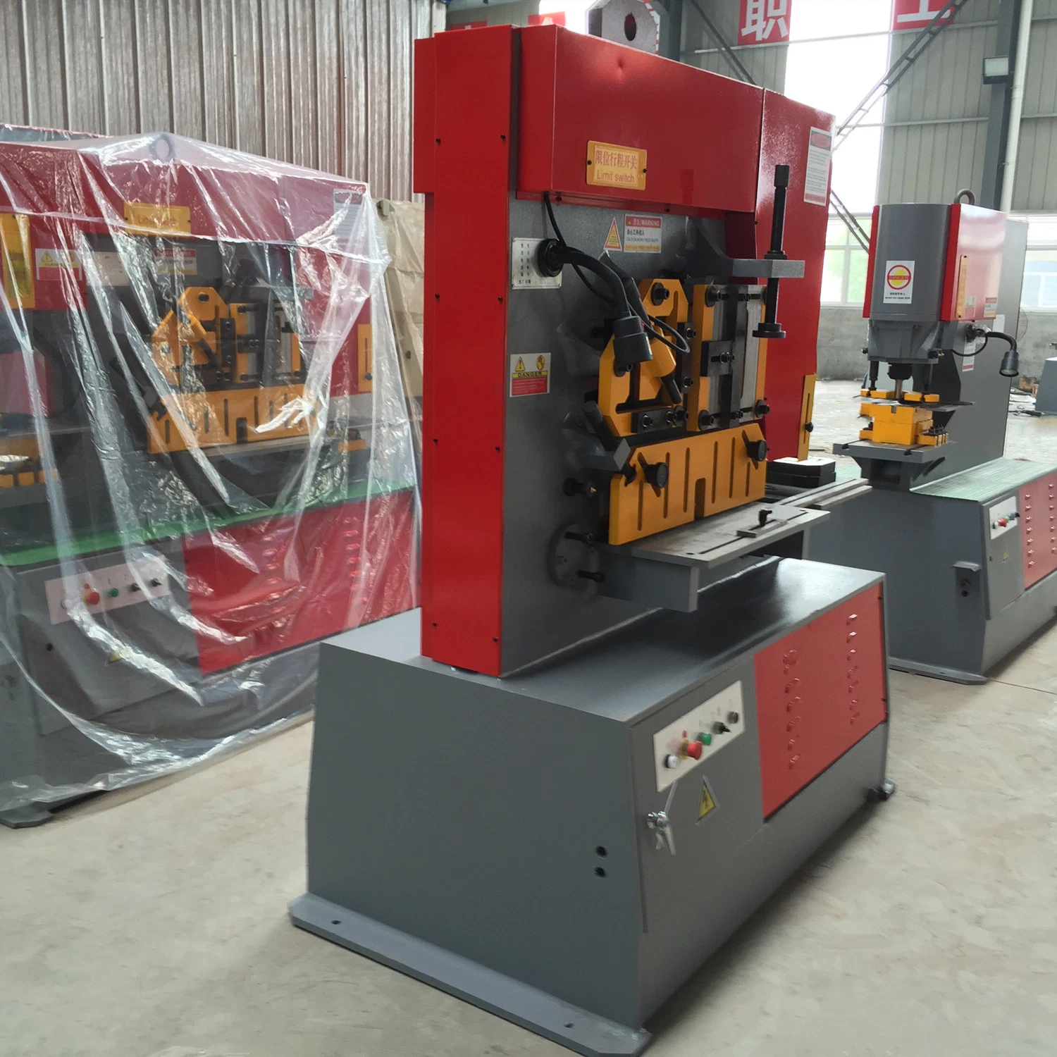 Hydraulic Ironworker Machine for Metal Punching Cutting Bending