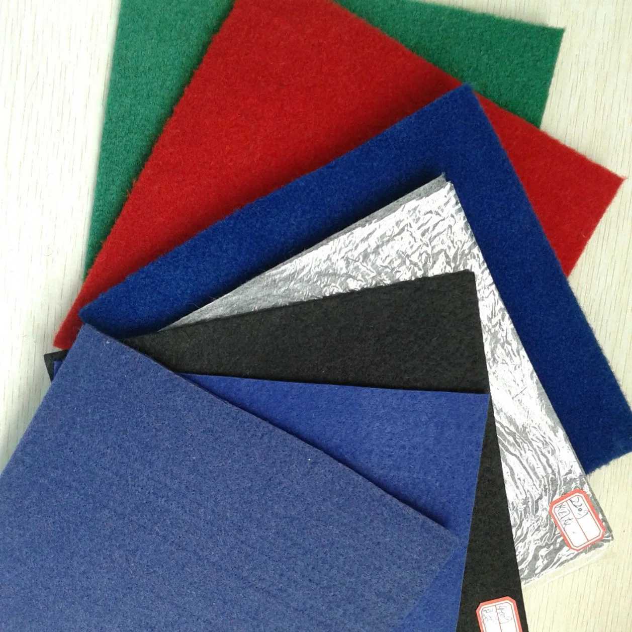 China Supplier 1-4mm Thickness Plain Surface Nonwoven Carpet