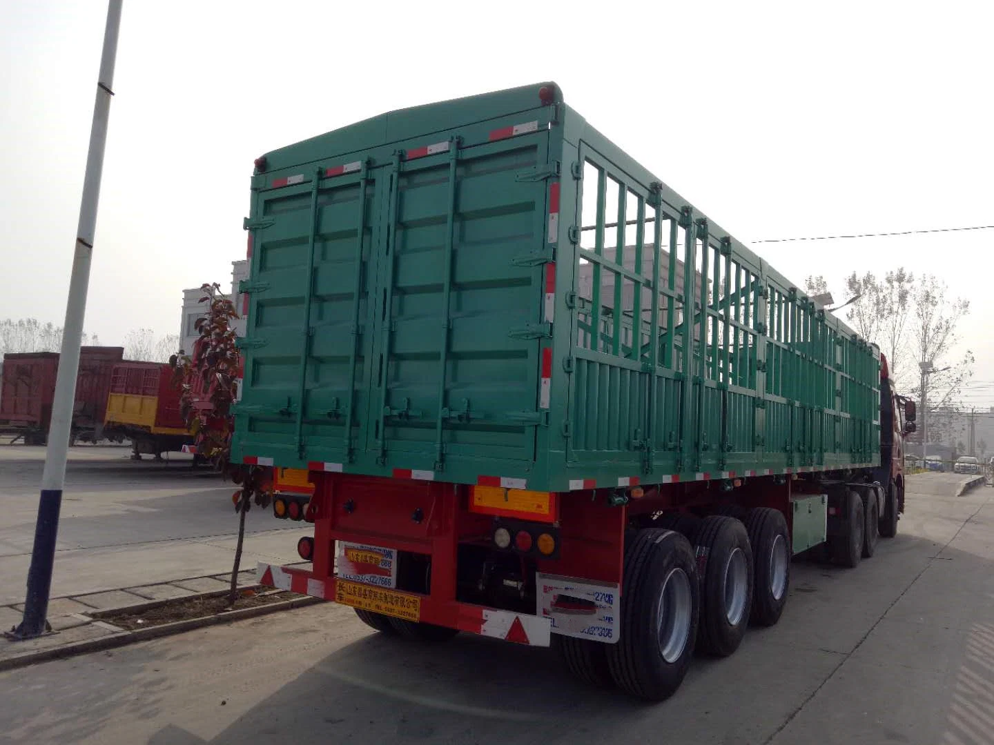 High quality/High cost performance  Fence Semi Trailer Livestock Carrier Truck with 3 Axles Fence Cargo Trailer