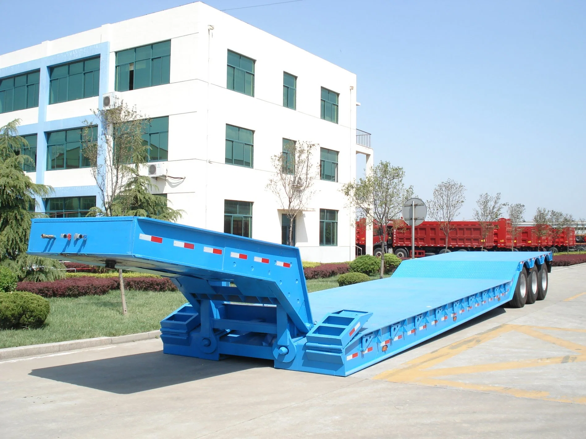 Swan Neck Detachable Low Loader Semi Trailer for Engineering Transportation