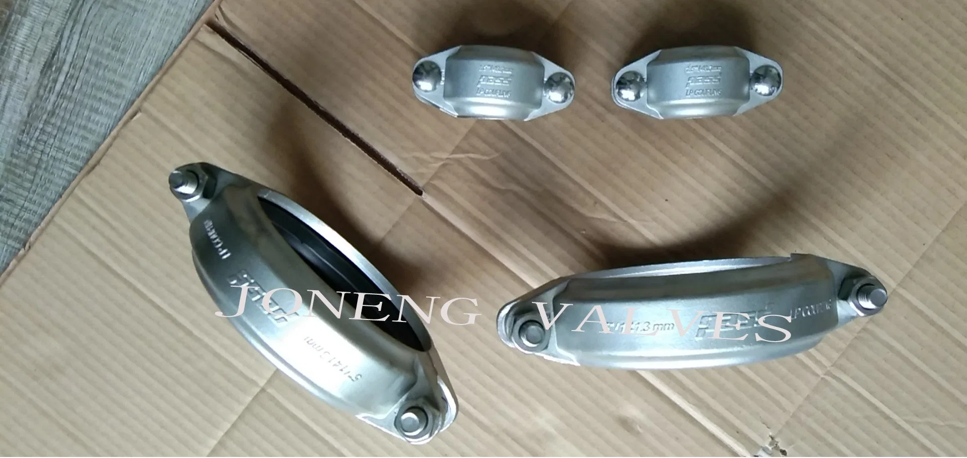 China Stainless Steel Sanitary Grooved Clamp Pipe Fittings (JN-FL2007)