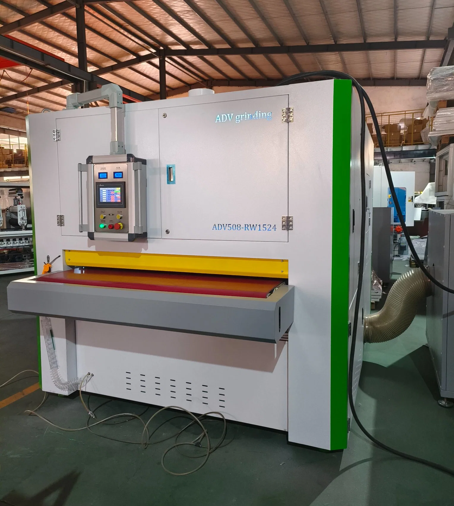 Chine Vente Chaude 630mm Largeur Machine à ébavurer les feuilles en acier inoxydable Machine d'arrondissement des bords pour les pièces découpées au laser.