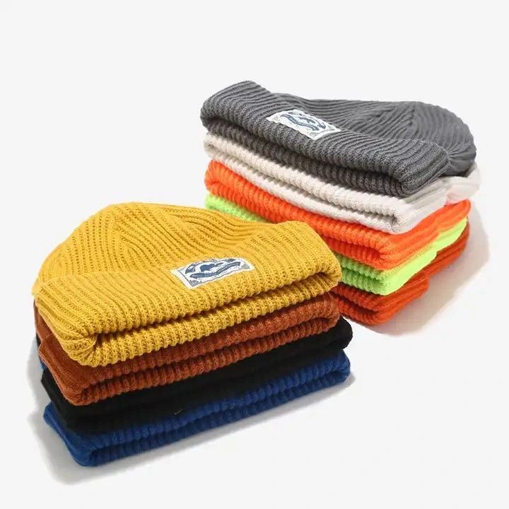 Acrylique manchette souple étiquette tissée casquette de ski crâne enfant Chapeaux d'hiver pour bébés broderie pour enfants Fabrication de bonnet beanie sur mesure