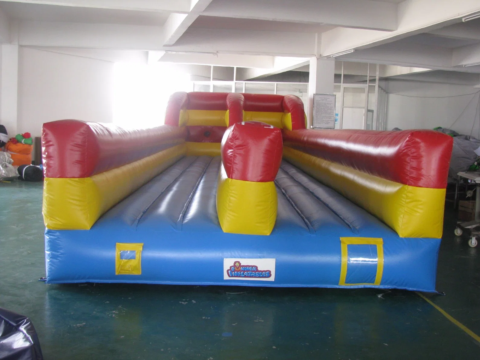 2023 New Outdoor Inflatable Bungee Run Race Game for Kids