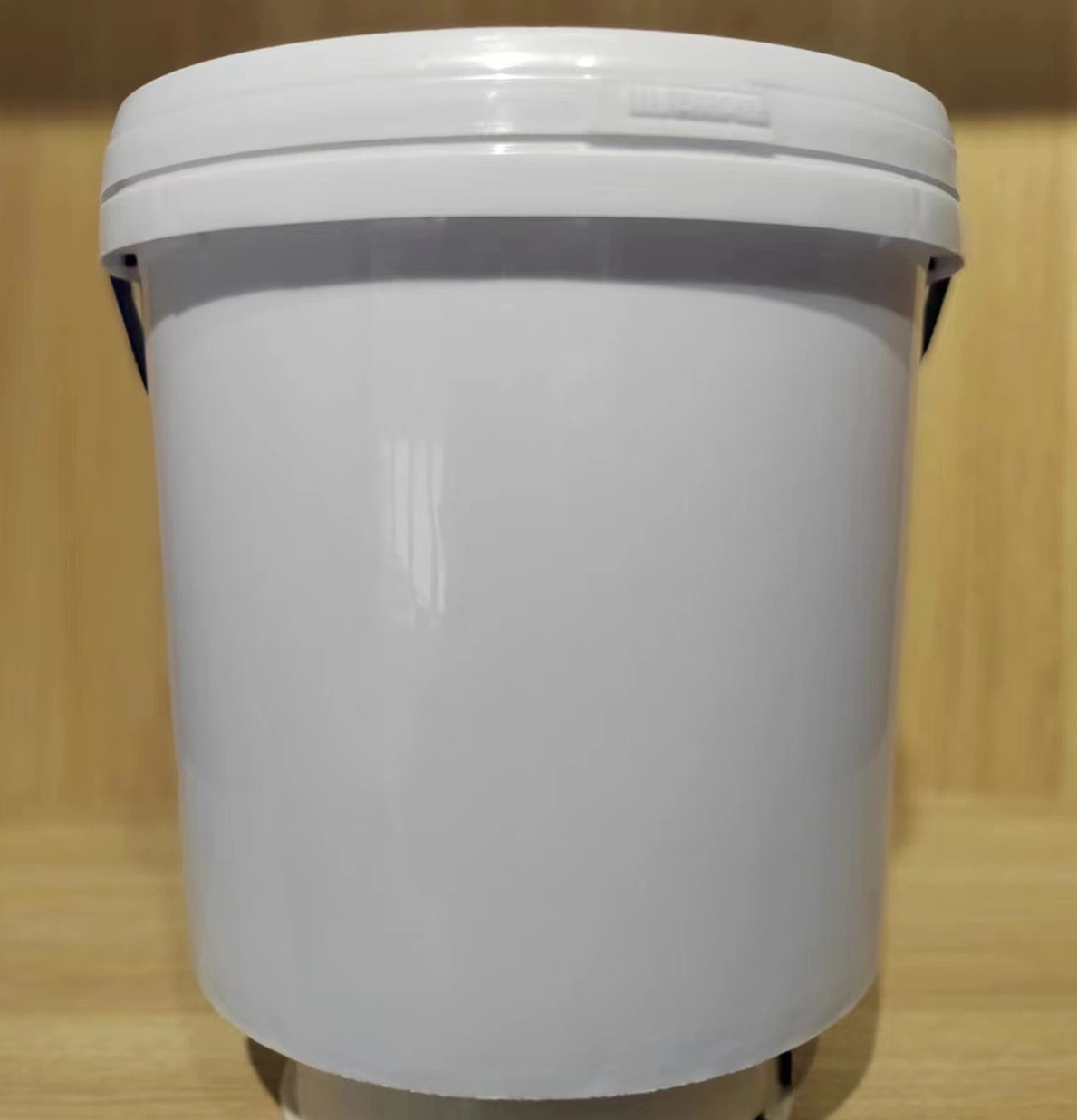 Customized Plastic Paint Bucket 9L PP Pail White Round Plastic Container with Plastic/Metal Handle O