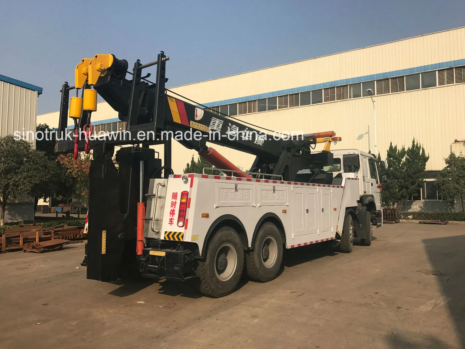 Good Quality Wrecker Towing Truck Road Clearing Truck