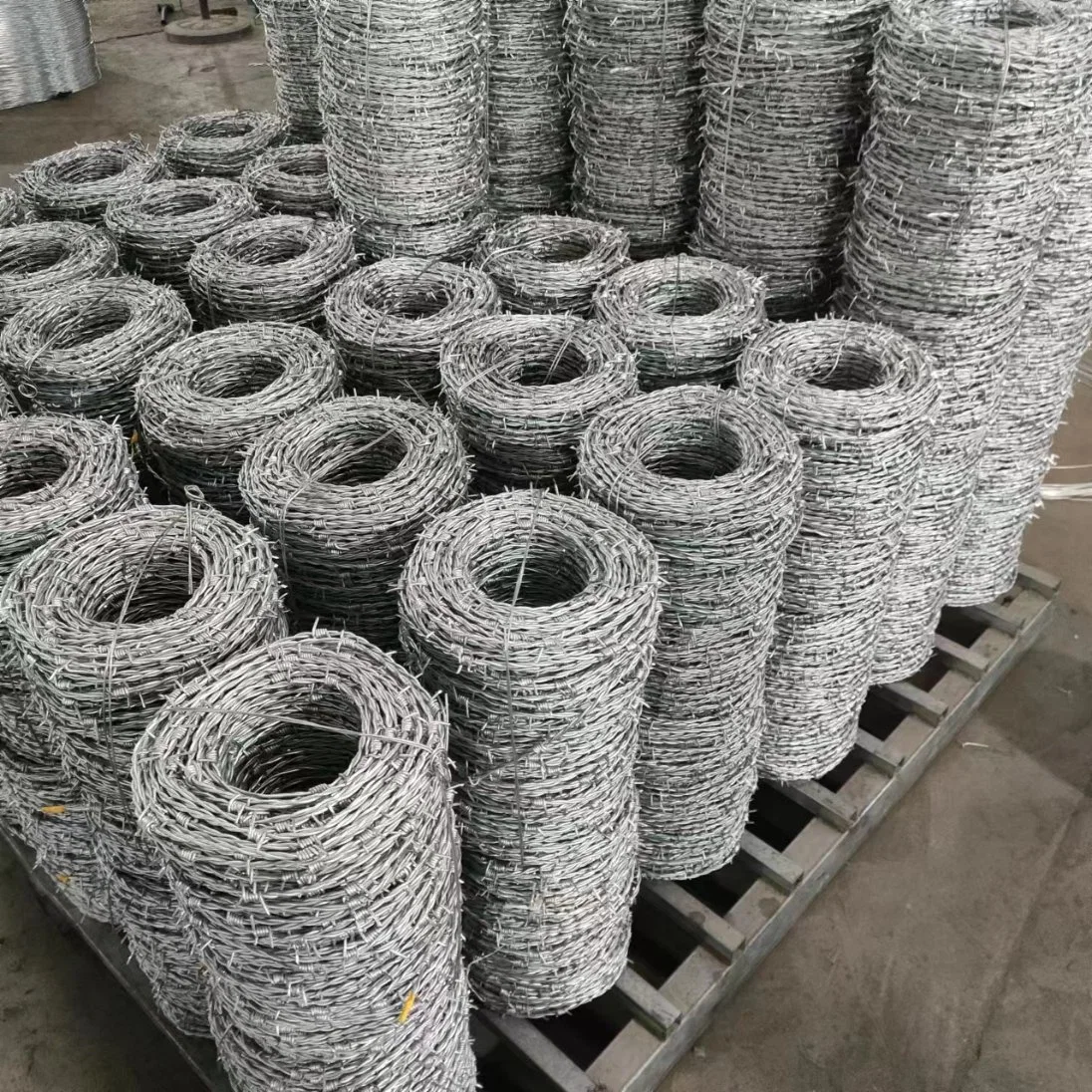 Hot Sale Barbed Steel Wire Anti Theft Barbed Wire Mesh