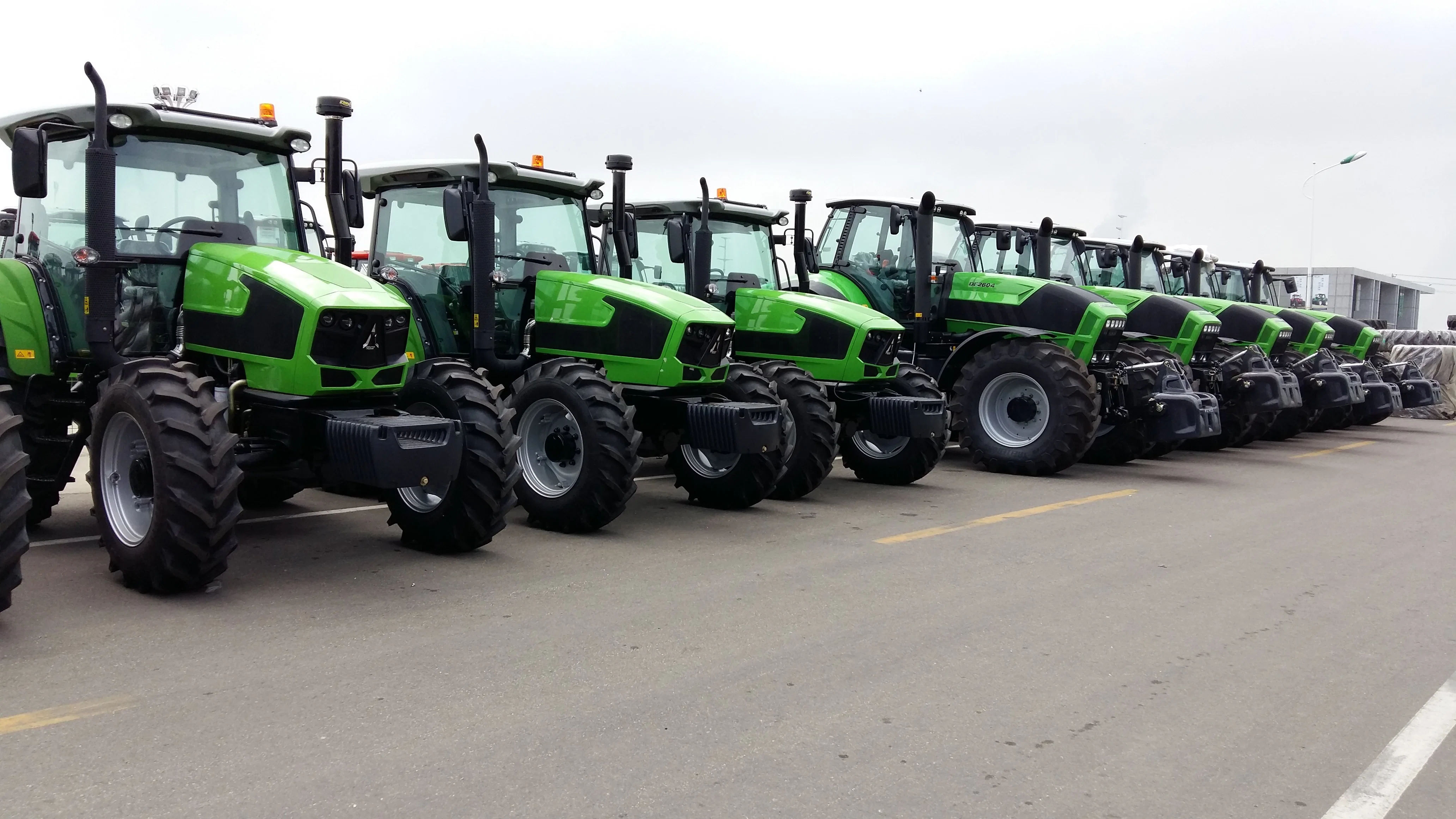 140CV Tratores potente motor de 6 Cilindros de 14 polegadas da Embreagem LUK Zf China assento Grammer do Eixo Dianteiro com mudança de marcha lenta e Vala Digger Buldozer