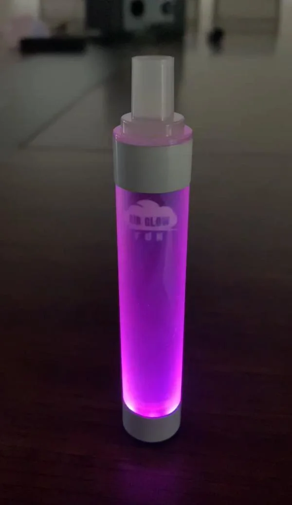 Stylo Vape jetable à cigarette électronique avec LED s'allumant et offrant 3000 bouffées