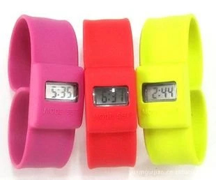 Montres numériques en silicone multicolore pour enfants