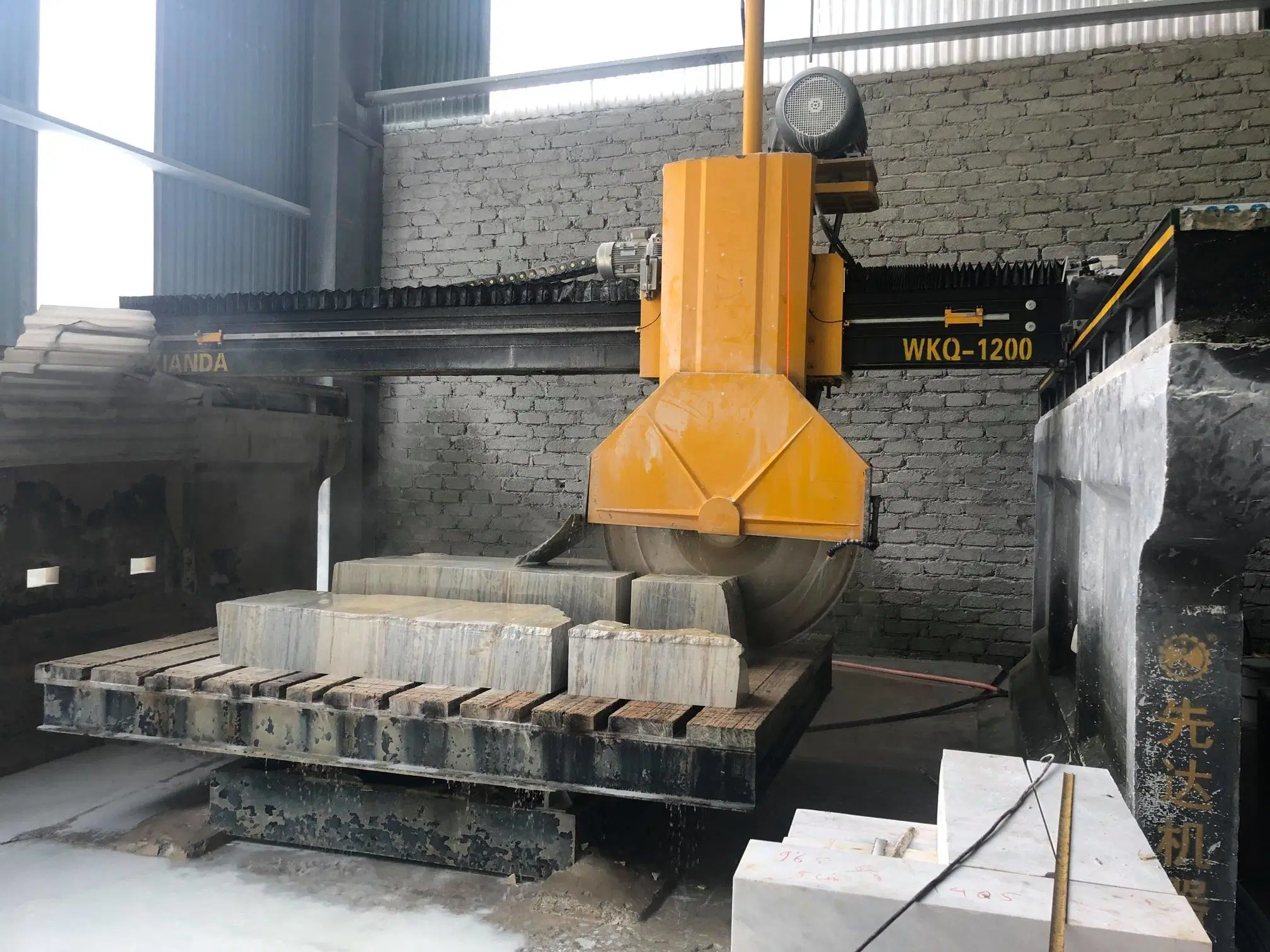 Middle Block Cutting Machine Cutting Thick Slabs and Paving Stones Machine