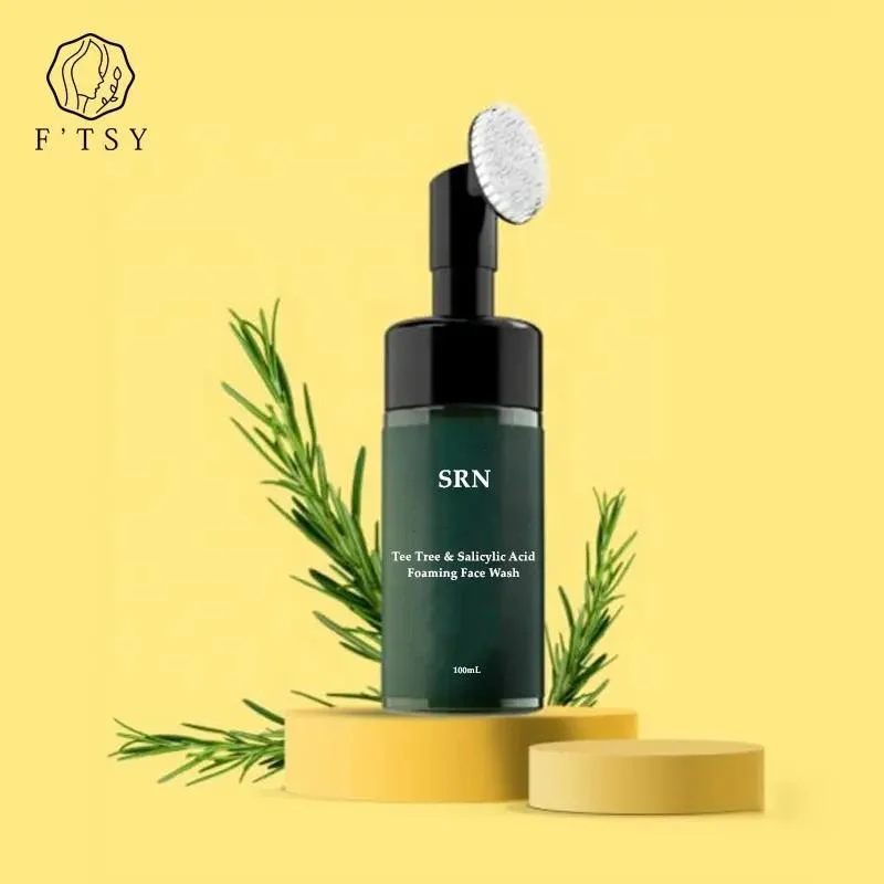 Nettoyant visage moussant à l'acide salicylique et à l'arbre à thé végétalien naturel de marque privée pour hommes.