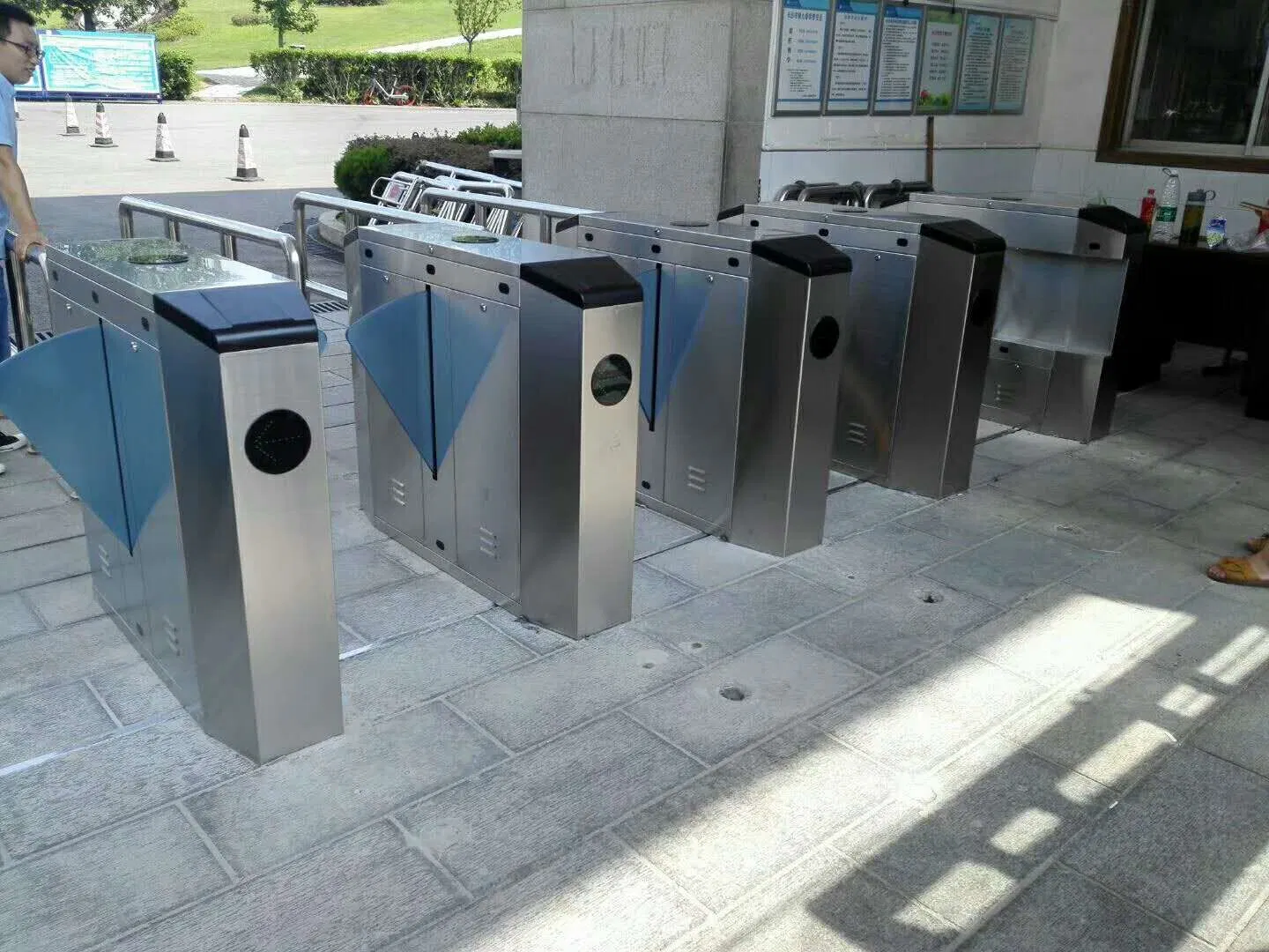 La station de métro volet de sécurité électronique de commande d'entrée barrière Barrière en acier inoxydable d'aile