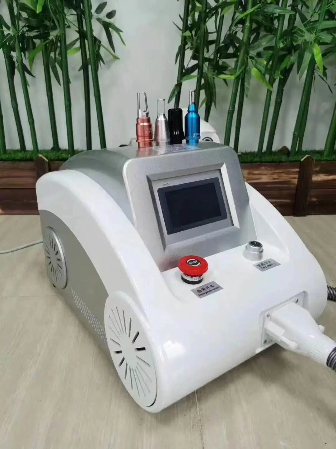 Máquina láser portátil ND YAG para la eliminación de tattoo de peeling de carbono