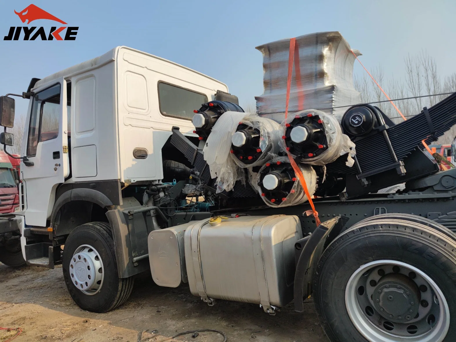 HOWO Hohan Used Sinotruck Tractor Truck Dump Tipper Cargo Shacman Flatbed Fuel Water Crane Bulk Cement Garbage Special Head Truck Prime Mover